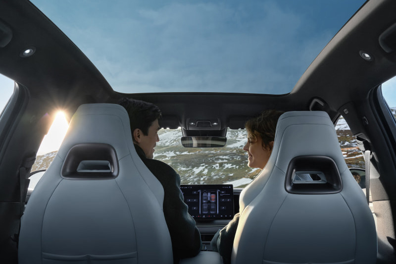 Panoramic sunroof with electric sunshade