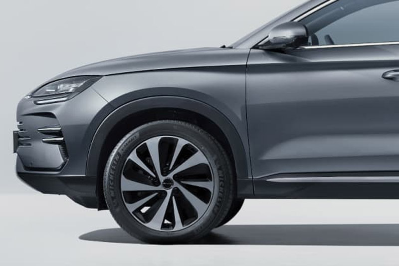 BYD Seal U DM-i 2025 Stylish 19-inch Wheels