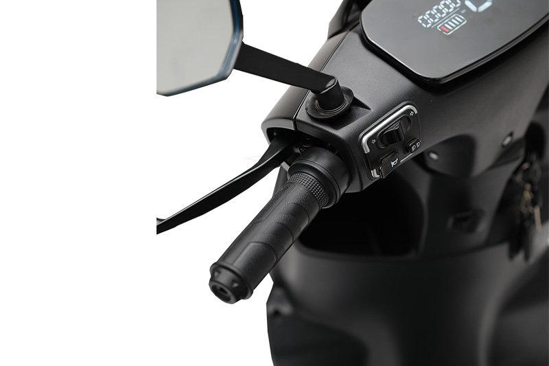 Evee GEN-Z Pro 2026 LED Fingertip Controls View