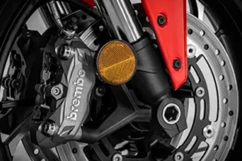 Voge RR 660 S Efficient Braking With Front and Rear Brembo Disc Brakes