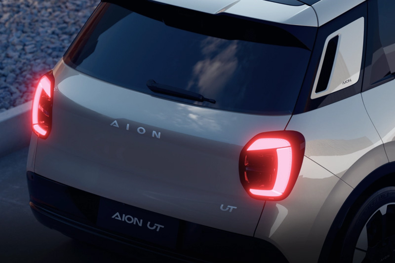 GUGO AION UT 2025 Playful Pixel Graphic Lights