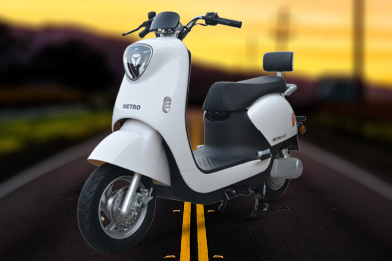 Metro M6 2026 White Colour