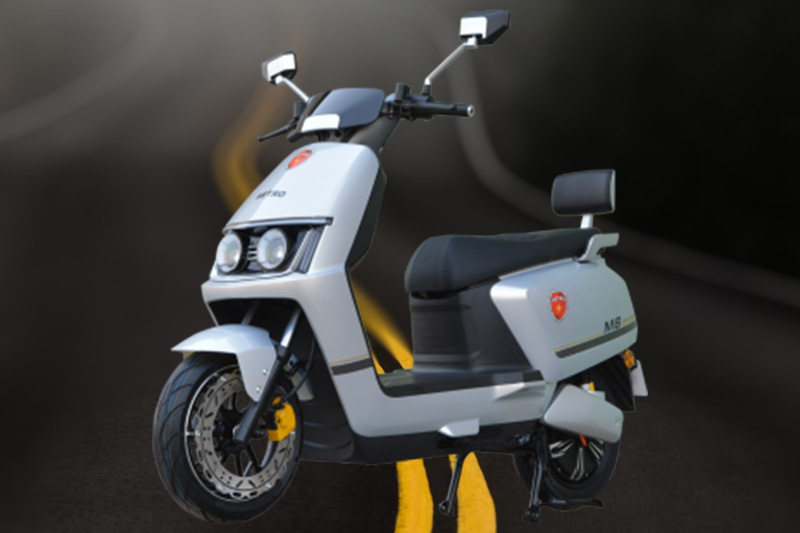 Metro M6 Lithium 2026 Silver Colour