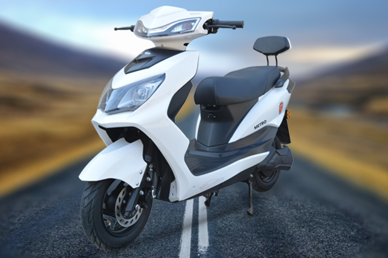 Metro Thrill 2026 White Colour